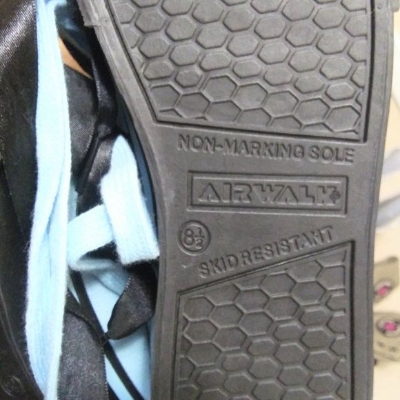 CLEARANCE SALE ; 5 shoes for 75 - Picture 5 of 7